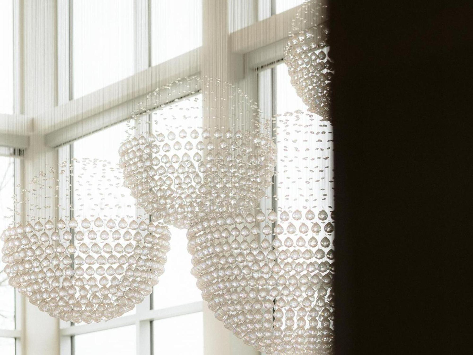 Otl Gouverneur Saguenay Exterior foto The Cloud Chandelier