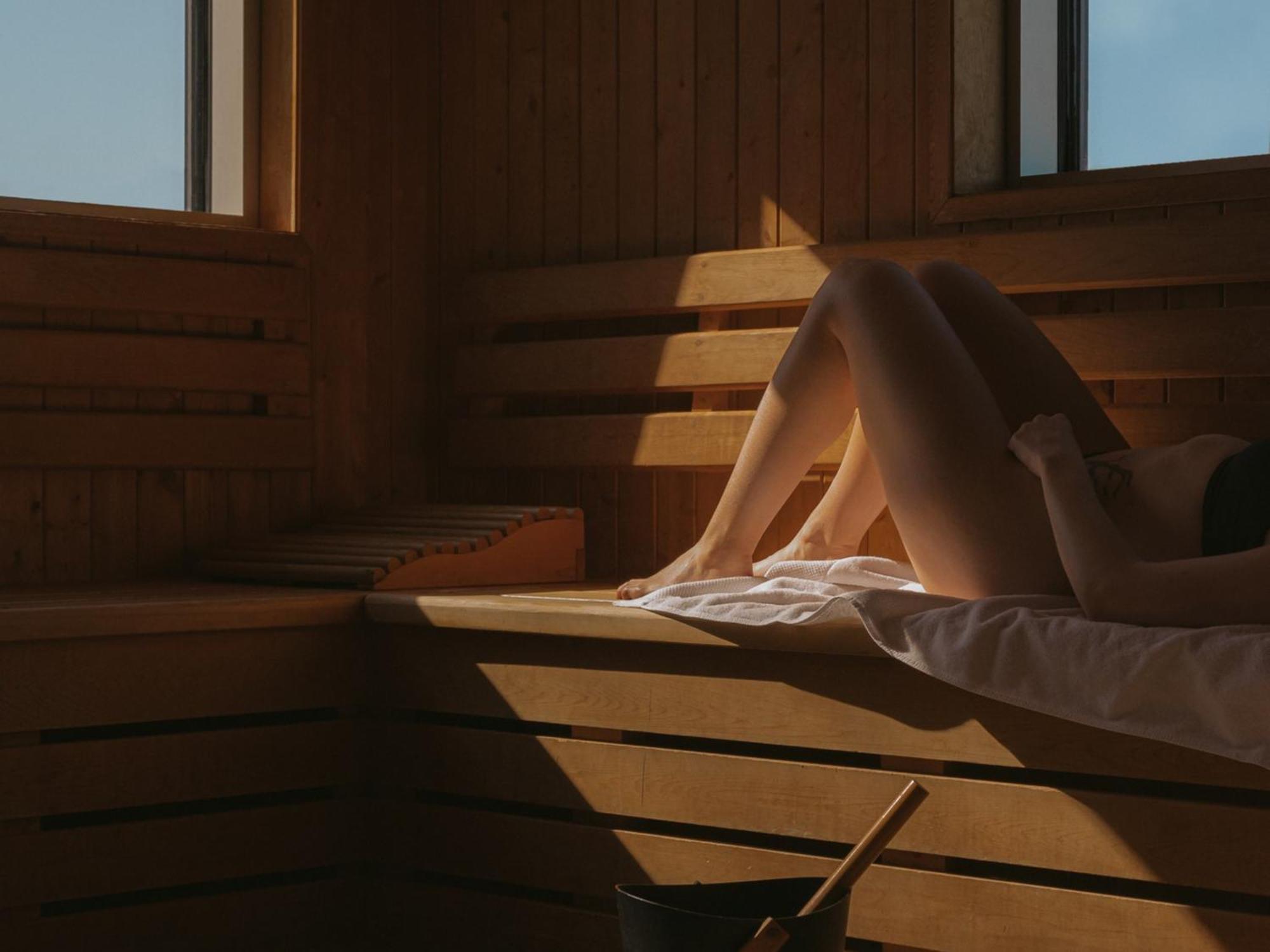 Otl Gouverneur Saguenay Exterior foto Sauna bathing